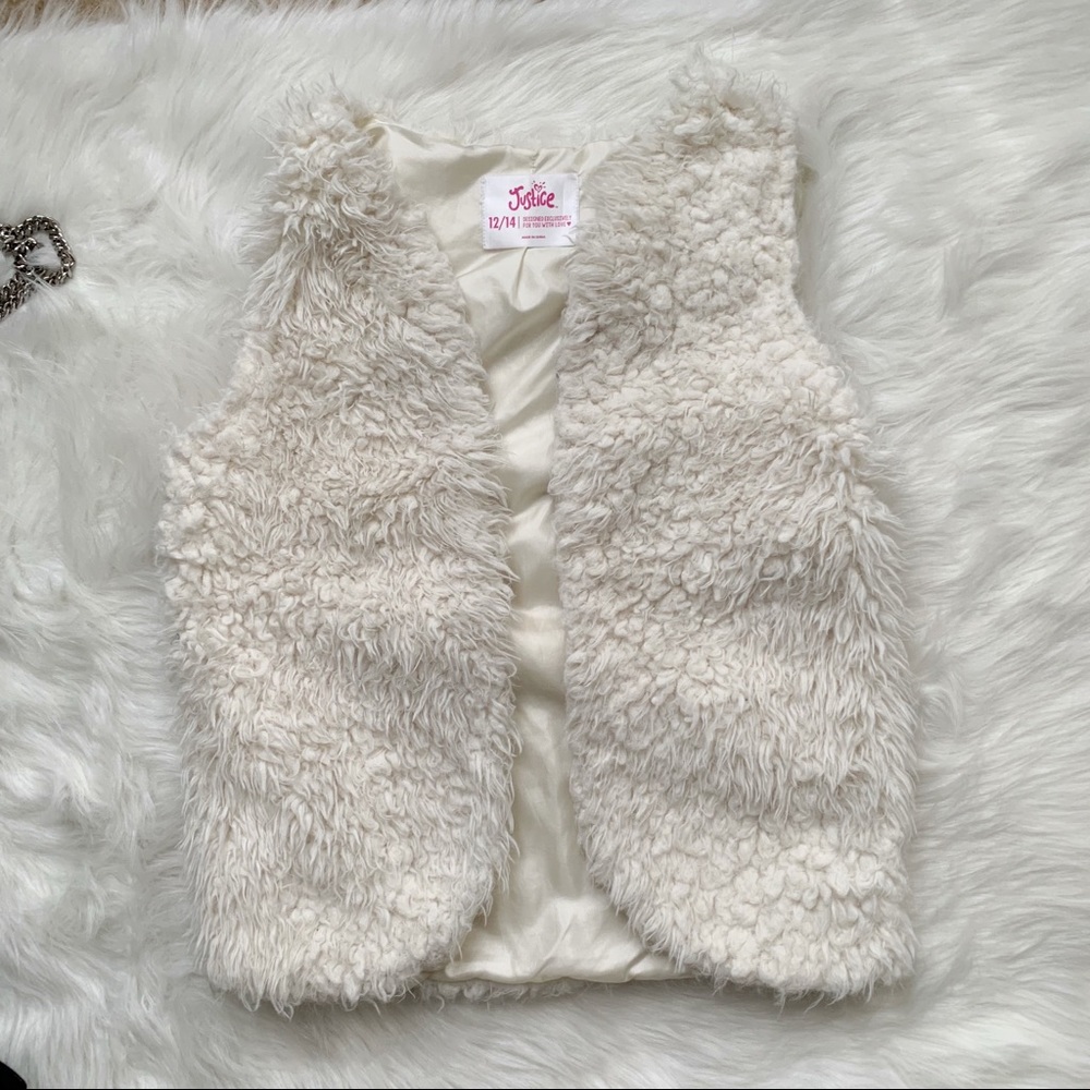 Off Withe Faux Fur Vest - Picture 3 of 4
